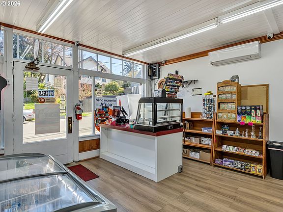 4th image of 690 Alameda Ave