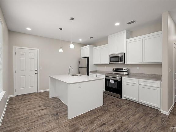5th image of 1307 Petri Dr APT 4