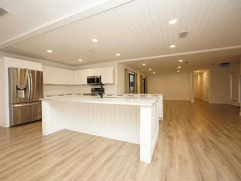 2419 Rocky Shores Dr — Photo 12