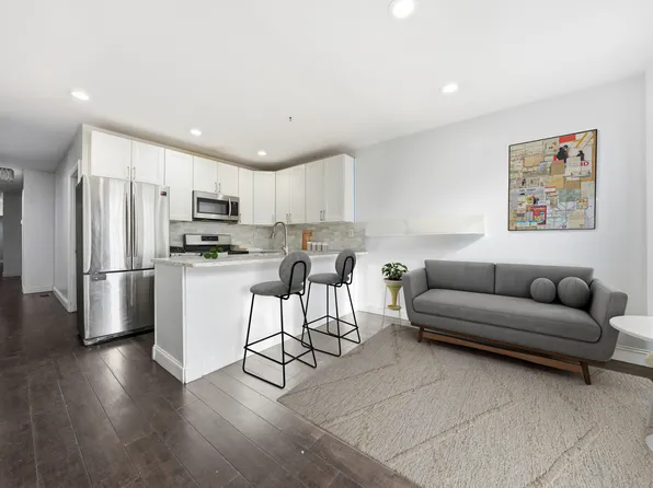 2271a Pacific Street image 1 of 10