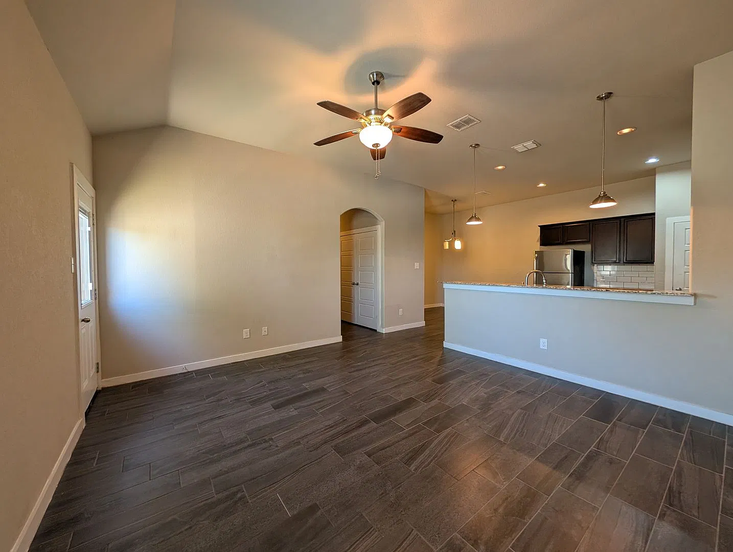 3/2/2 Fridge Included / No Carpet /Xeriscaped Front Yard / Corner Lot / Fenced in Yard / CISD — Photo 2
