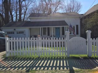 52 S Main St, Chagrin Falls, OH 44022