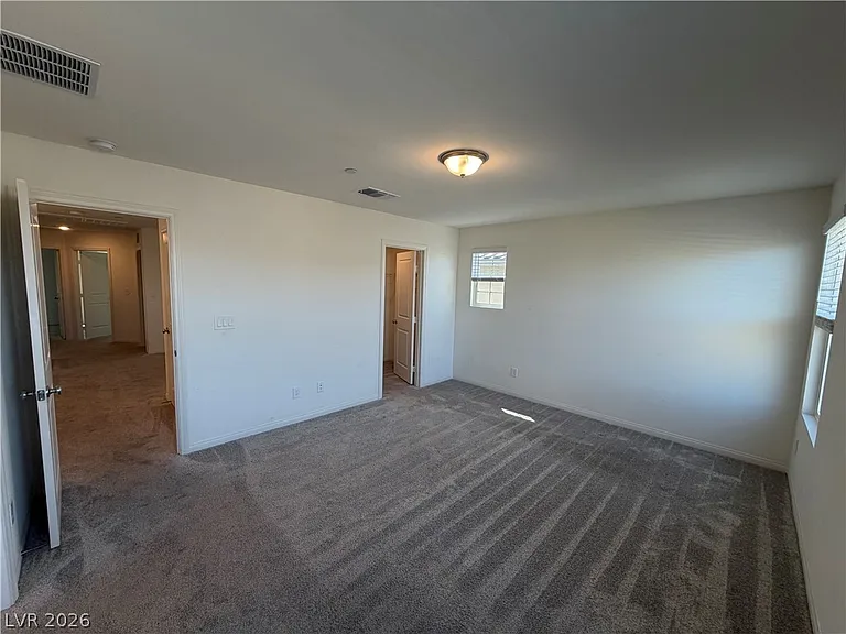 2562 Ofanto St — Photo 8