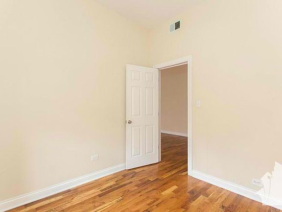 4th image of 639 W Oakdale Ave APT 2A