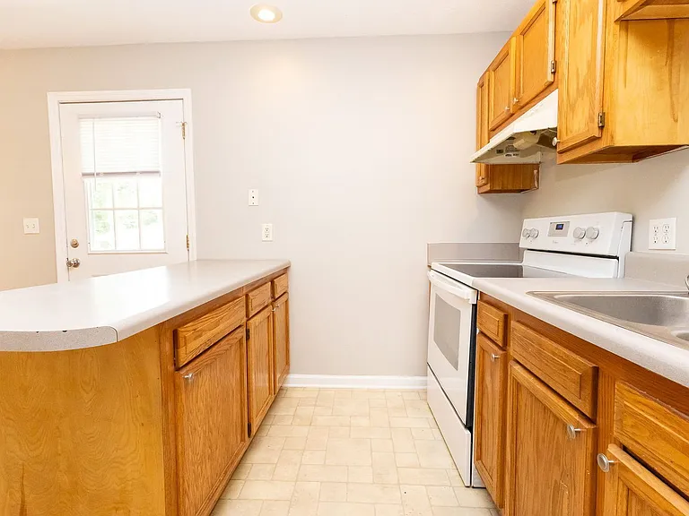 402 Hall St #A — Photo 8