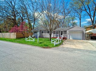 26340 N Elmwood Ave, Mundelein, IL 60060