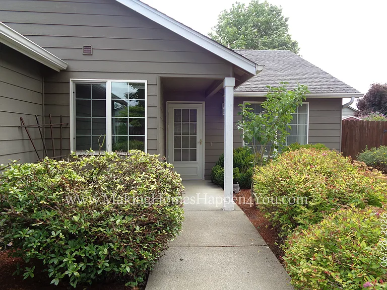 260 SW Oregon Trail Dr — Photo 3