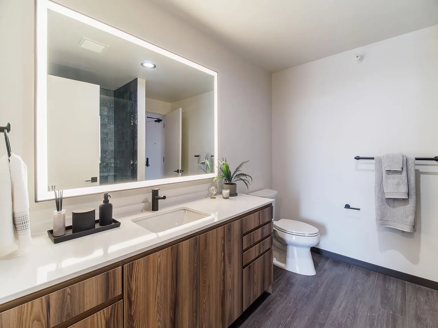 1 bed, 671 sqft, $3,060 — Photo 4