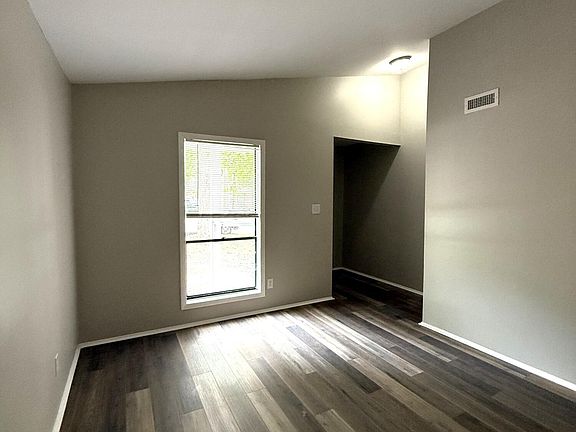 3rd image of 116 Twinwood Drive
