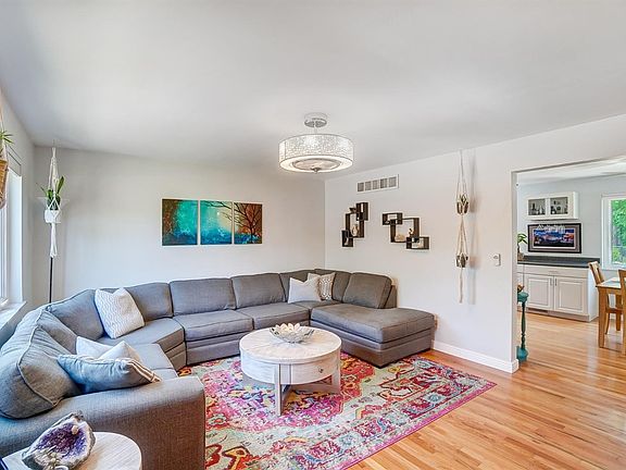 5th image of 10499 Thornview Dr
