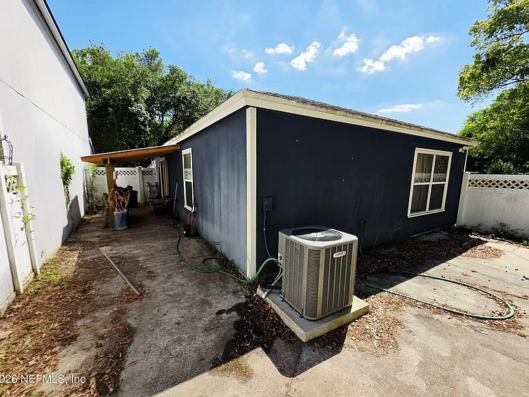 5671 Ellis Trace Dr — Photo 2