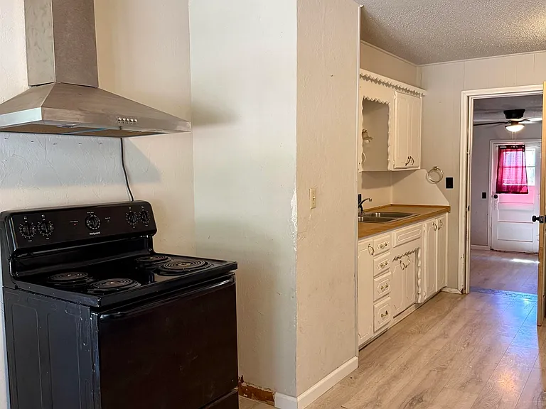 613 N J St — Photo 11