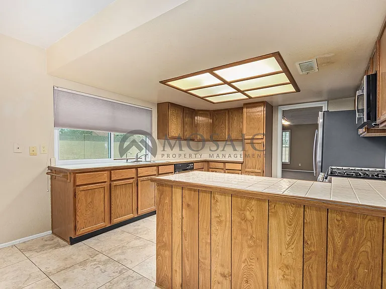 10156 E Becker Ln — Photo 9