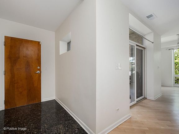 2nd image of 2317 W Wolfram St APT 411