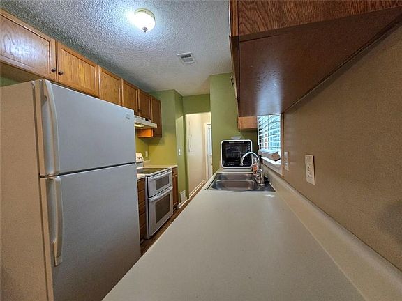 3rd image of 375 Old Brock Rd