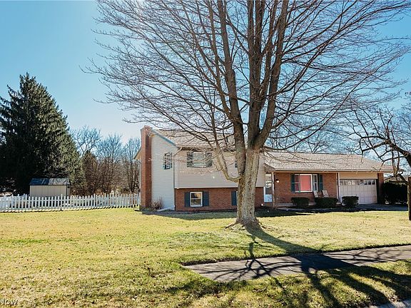 3rd image of 700 Denshire Dr NW