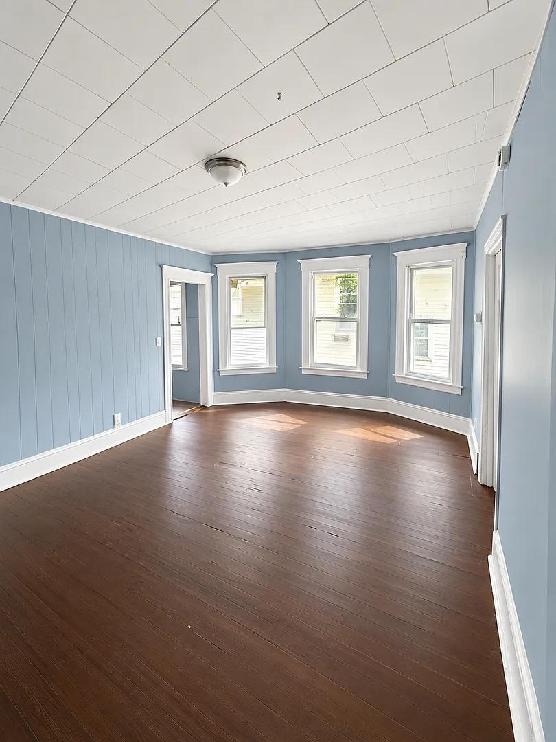 922 Howard Ave — Photo 1