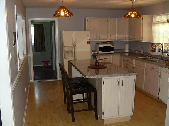 3rd image of 5012 Cloverdale Ln