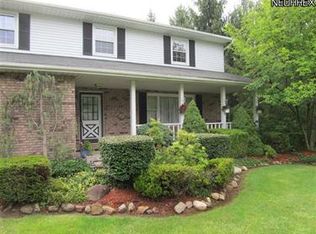 11290 Highland View Dr, Chardon, OH 44024