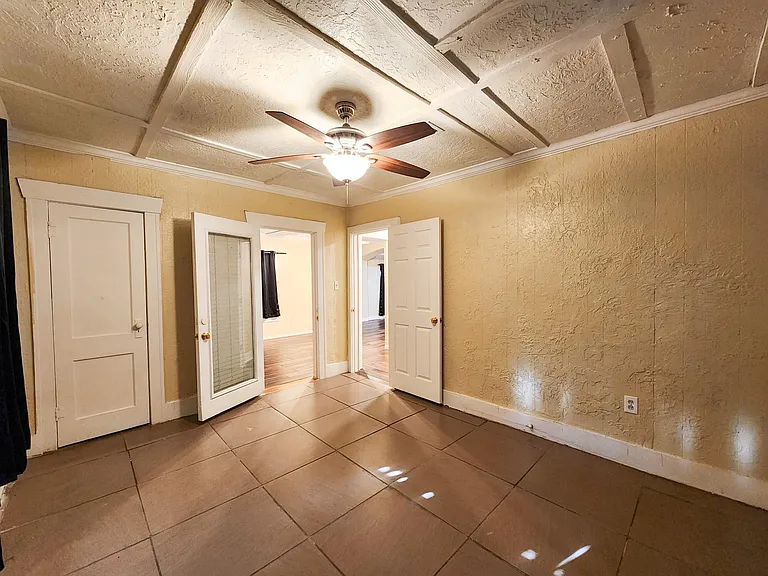 2222 Hogg St — Photo 4