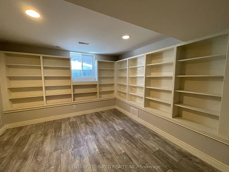 685 Armour Rd #LOWER — Photo 10