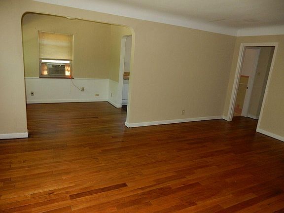 3rd image of 5909 Oakwood Ave APT 4