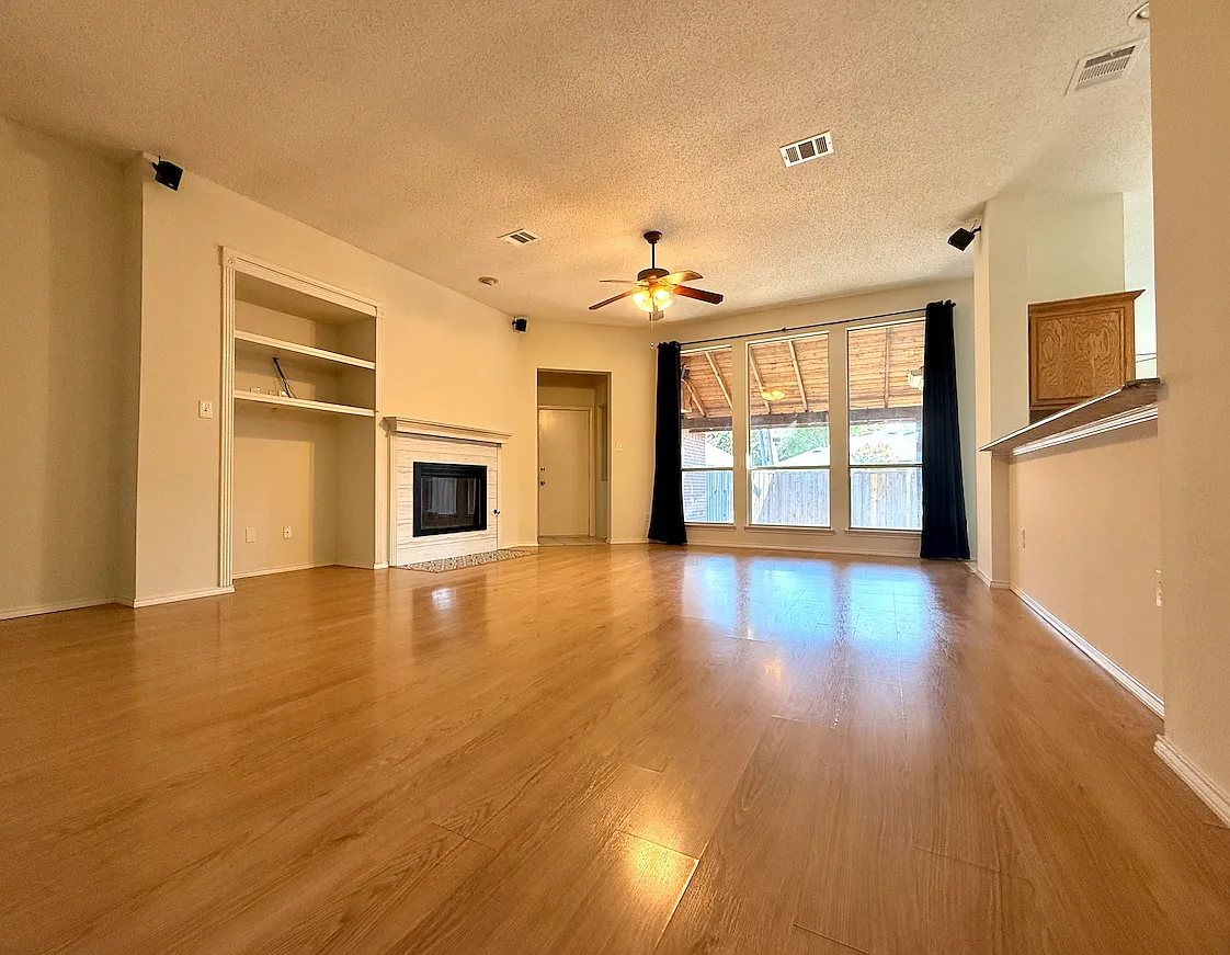 3 bed, 1886 sqft, $2,450 — Photo 3