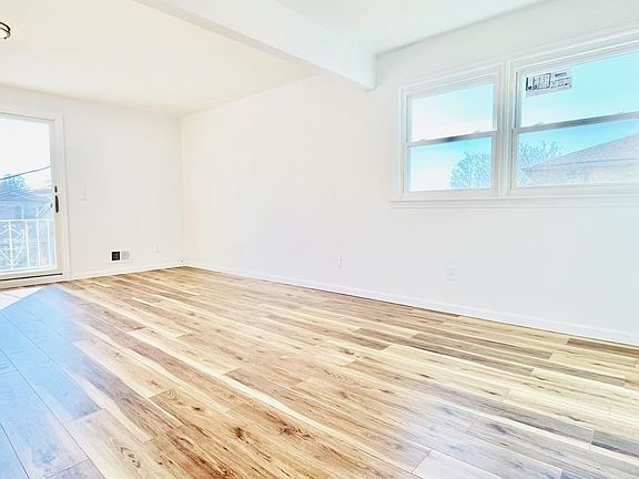 4th image of 15 Bass St Floor 2