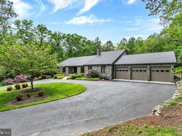 1669 Beck Mill Rd, Hanover, PA 17331