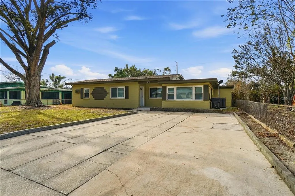 3 bed, 1.0 bath, 1602 sqft, $1,900 — Photo 3