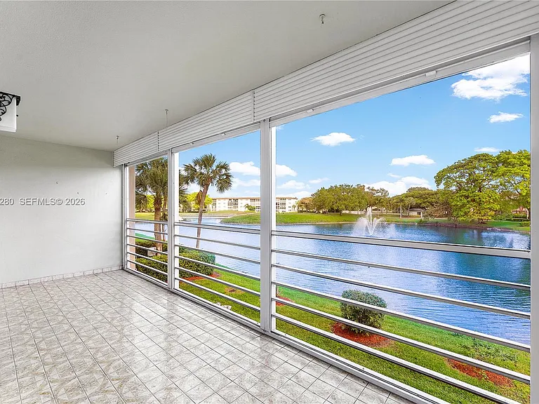 4301 Martinique Cir #H2 — Photo 2