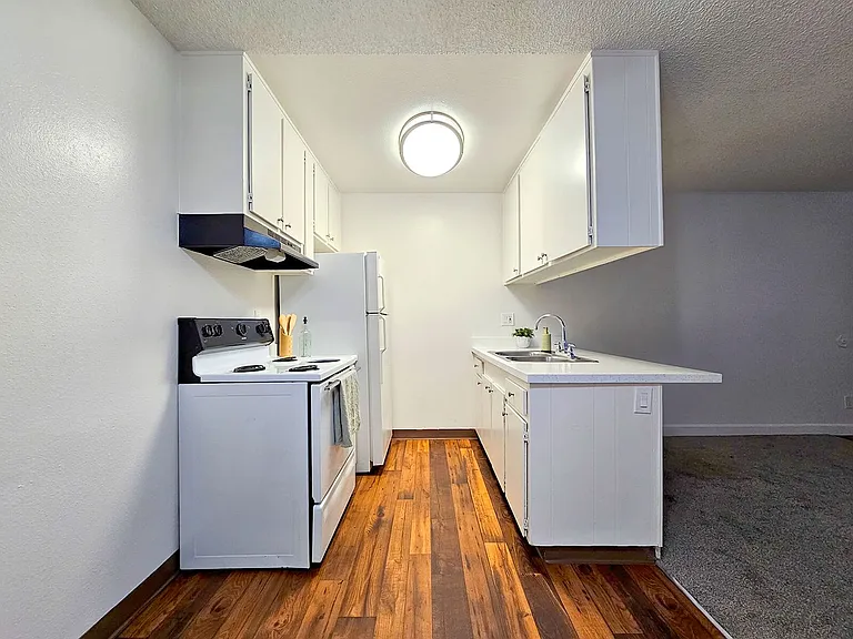 Summit Creek Apartments — Photo 22