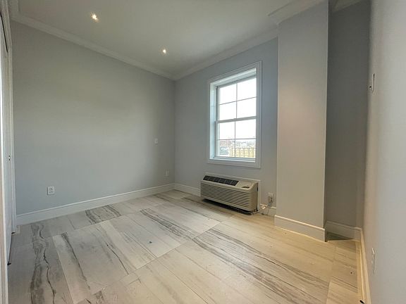 5th image of 251 E Park Ave APT 1E