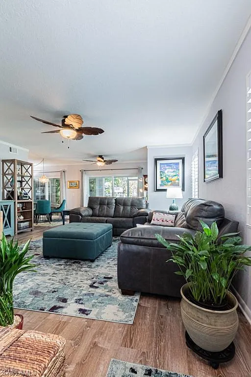2 bed, 2.0 bath, 1368 sqft, $4,000 — Photo 4
