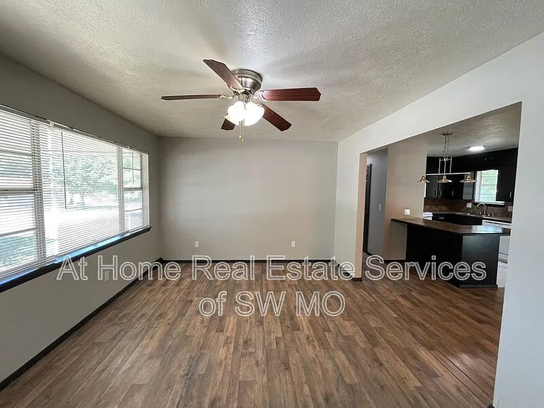 2816 W Chicago St — Photo 2