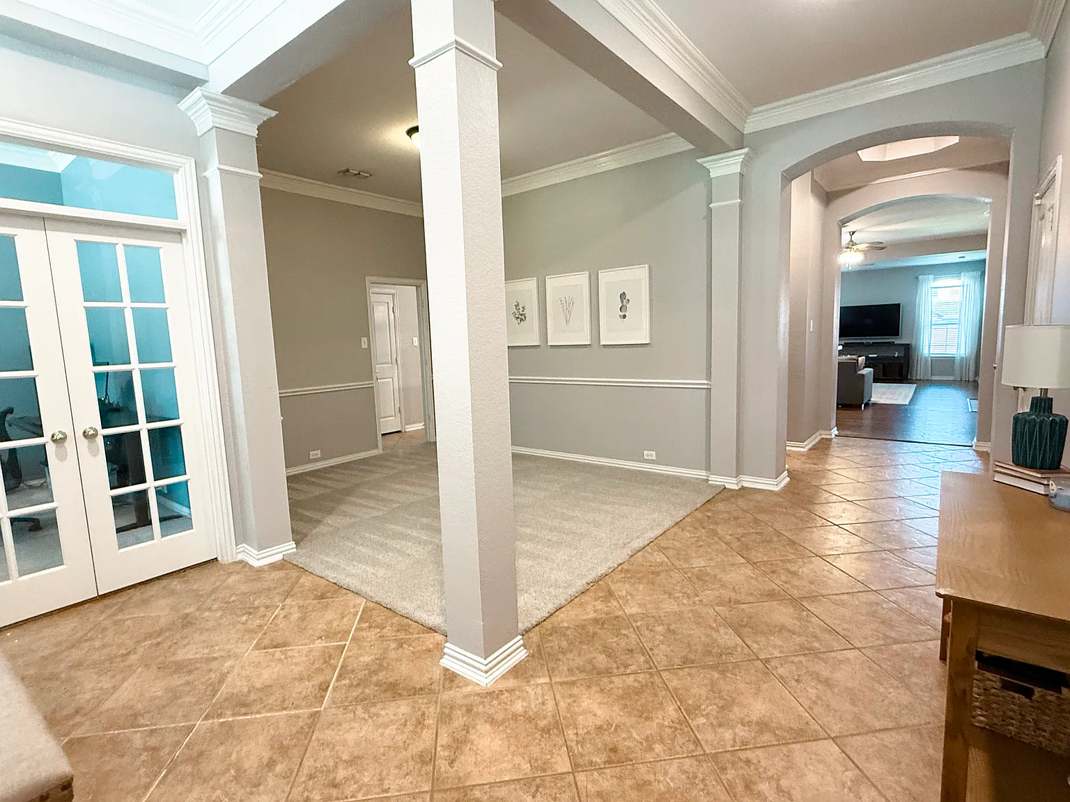 3 bed, 2400 sqft, $3,000 — Photo 2