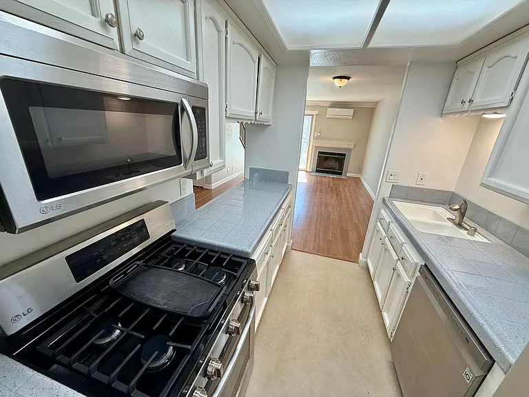 Casa Lane Townhomes — Photo 6