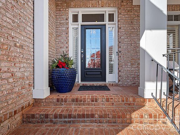 3rd image of 18823 Peninsula Cove Ln