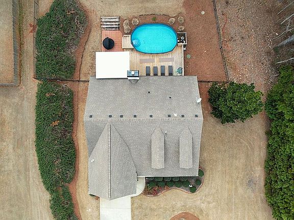 3rd image of 156 Laurel Ln