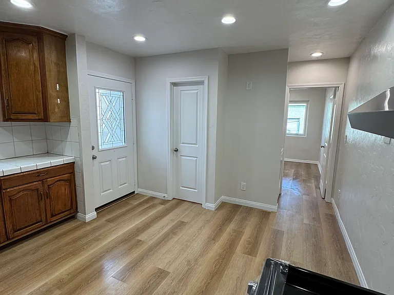 Full kitchen & small living area