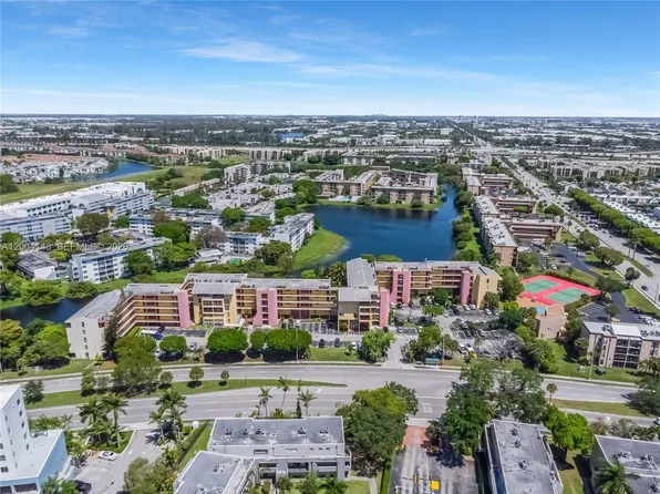8775 Park Blvd APT 406, Miami, FL 33172