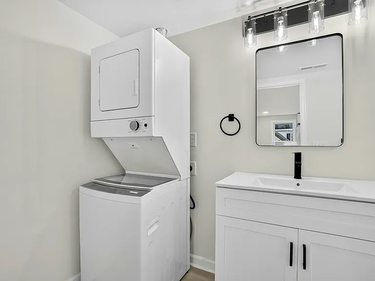 428 S Governors Ave #C — Photo 22