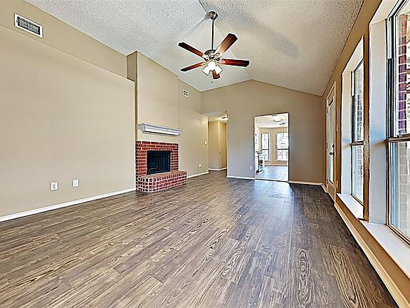3rd image of 2808 Monthaven Dr