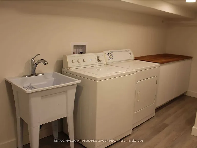 34 Hammersmith Ave #LOWER — Photo 8