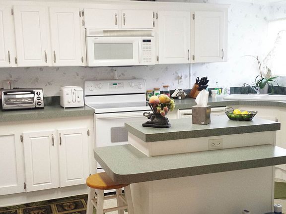 GOURMET KITCHEN