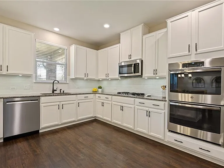 1524 Uhland Dr — Photo 11
