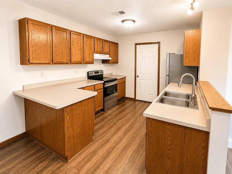 1102 Heeler Ave — Photo 2