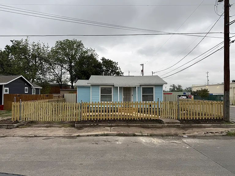 155 Canton — Photo 16