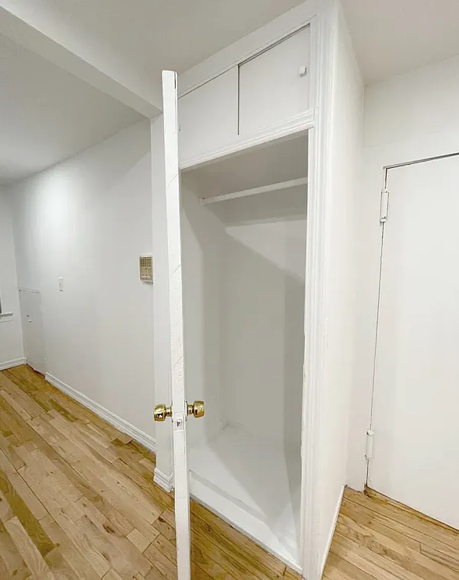60 West 8th Street — Photo 4