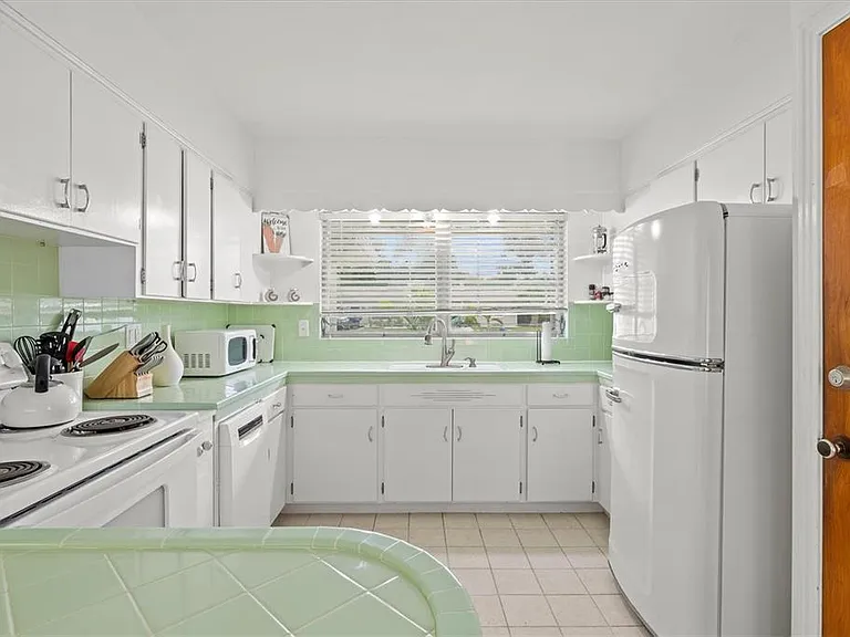2473 Davis Blvd — Photo 17
